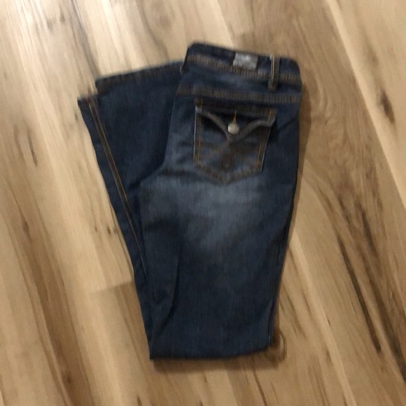 EARL JEAN BLUE Dark blue 5 pocket jeans. Junior Size 5. Pant length is 30” - Picture 2 of 9